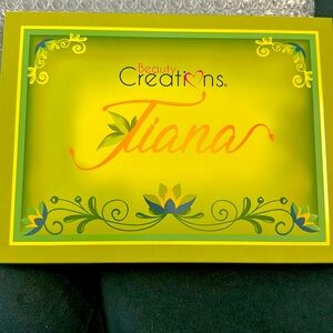 Another gorgeous palette 🎨 named Tiana